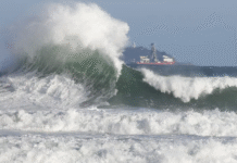 Marinha alerta para mar com ressaca e ondas de 3 metros na orla do Rio Marinha emite alerta de ressaca para o litoral do RJ no réveillon