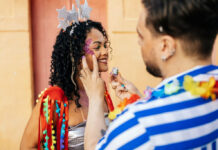 7 fantasias de carnaval de última hora que vão te salvar (e viralizar no bloco) 7 fantasias de carnaval de última hora que vão te salvar (e viralizar no bloco)