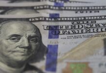 Dólar cai para o menor valor em 21 meses, e bolsa bate recorde Dólar cai para o menor valor em 21 meses, e bolsa bate recorde