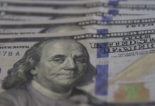Dólar cai para R$ 5,03 com alívio geopolítico e foco nos EUA Dólar fecha em R$ 5,16 e atinge menor valor em 20 meses