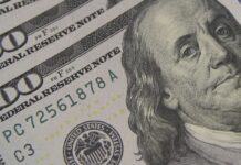 Déficit nas contas externas sobe para R$ 6 bi no mês de março Dólar fecha em R$ 5,28 com preocupações sobre Oriente Médio