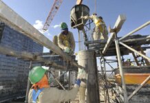 Brasil cria 165,8 mil postos de trabalho em agosto, aponta Caged Estimativas do mercado para inflação e PIB ficam estáveis