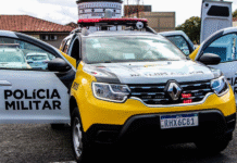 Adolescente é morta a facadas por ex enquanto andava com filha no colo no PR Adolescente é morta a facadas por ex enquanto andava com filha no colo no PR