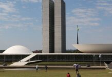 Alcolumbre fatia votação do PL da Dosimetria; governo denuncia manobra Alcolumbre fatia votação do PL da Dosimetria; governo denuncia manobra