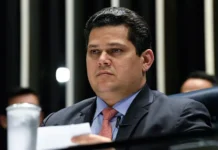 Bastidores do Senado esquentam e Davi Alcolumbre é alvo de relatos sobre atuação contra indicação de Messias ao STF #Acesse Política