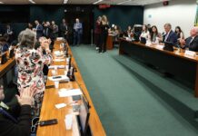 CCJ aprova admissibilidade de propostas que acabam com escala 6×1 CCJ aprova admissibilidade de propostas que acabam com escala 6x1