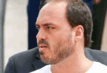 Carlos cobra Valdemar por “inércia” em meio a atritos no PL Carlos relata vômitos, soluços e tontura de Bolsonaro na Papuda