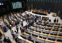 Deputados aprovam regime disciplinar mais rígido para condenados por assassinato de policiais #Acesse Política