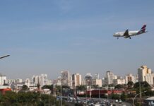 Empresas aéreas terão linha de crédito para enfrentar alta de custos Empresas aéreas terão linha de crédito para enfrentar alta de custos