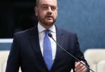 Governador em exercício do Rio troca comando de secretarias Governador em exercício do Rio troca comando de secretarias