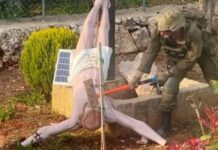 Israel diz que depredação de estátua de Cristo por soldado é grave Imagem confirmada por Israel como real mostra soldado israelense depredando uma estátua de Cristo no sul do Líbano