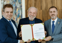 Lula assina decreto para contratação de 1.000 policiais federais Lula assina decreto para contratação de 1.000 policiais federais