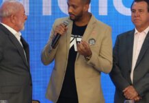 Lula pede mobilização a centrais sindicais para fim da escala 6×1 Lula pede mobilização a centrais sindicais para fim da escala 6x1