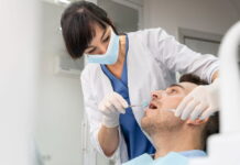 Maio Vermelho reforça alerta para diagnóstico precoce do câncer exame bucal