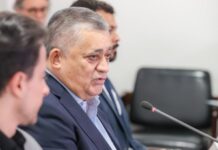 Ministro de Lula fala em elevar dívida para proteger economia popular “O Trump anuncia que essa semana tem a negociação, abre o Estreito (de Ormuz), não abre, fecha… Então ninguém sabe se essa guerra vai até o final do ano ou não. O governo está trabalhando na hipótese de 2 meses e as medidas são nesse sentido", declarou José Guimarães