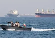 Navios-tanque saem do Golfo pelo Estreito de Ormuz com início das negociações entre EUA e Irã #Acesse Política