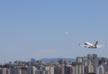 Anac estabelece regras mais restritivas para aviação em Congonhas (SP) Petrobras anuncia que vai parcelar reajuste do querosene de aviação