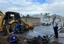 Prefeito acusa Embasa de danificar ruas recém-asfaltadas e cobrar providências #Acesse Política