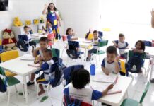 Uma em cada 10 crianças de 4 e 5 anos não vai à creche em 876 cidades Uma em cada 10 crianças de 4 e 5 anos não vai à creche em 876 cidades