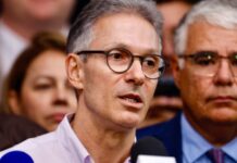 Zema sugere que Gilmar parece personagem de “A Praça é Nossa” Zema