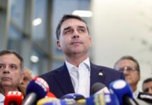Agenda de compromissos de Trump não cita Flávio na 3ª feira Flávio Bolsonaro disse que foi apresentado a Vorcaro no fim de 2024