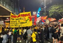 Ato de alunos da USP cobra diálogo com reitoria Ato de alunos da USP cobra diálogo com reitoria