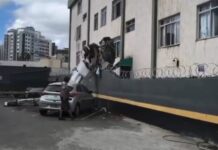 Avião de pequeno porte colide com prédio em BH; pelo menos duas pessoas morreram Avião de pequeno porte colide com prédio em BH; pelo menos duas pessoas morreram