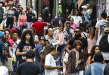 Brasil cria 85,9 mil postos de trabalho em abril, aponta Caged Brasil cria 85,9 mil postos de trabalho em abril, aponta Caged