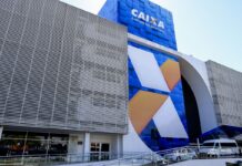 Caixa e BB liberam abono salarial para nascidos em maio e junho Caixa e BB liberam abono salarial para nascidos em maio e junho