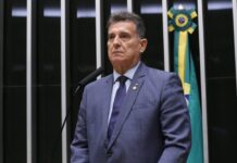 Câmara aprova projeto que regulamenta jornada de PMs e bombeiros Câmara aprova projeto que regulamenta jornada de PMs e bombeiros