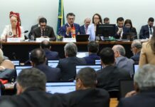 Centrão tenta derrubar transição de 60 dias para fim da escala 6×1 Centrão tenta derrubar transição de 60 dias para fim da escala 6x1