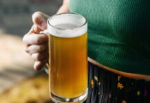 Consumo de álcool pode agravar sintomas da endometriose CERVEJA