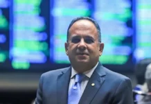 Deputado defende fim da escala 6×1 e PEC prevê jornada de 40 horas semanais #Acesse Política