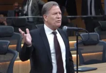 Deputado pede para andar armado no plenário após brigar com colega parlamentar #Acesse Política