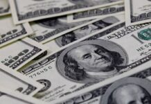 Dólar cai para R$ 4,98, e bolsa sobe em dia de alívio Dólar cai para R$ 4,98, e bolsa sobe em dia de alívio