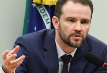 Durigan cancela viagem à Rússia após fechamento de aeroporto Durigan cancela viagem à Rússia após fechamento de aeroporto