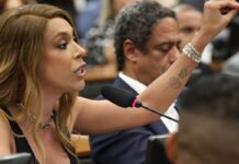 Erika Hilton rejeita negociação sobre compensações na PEC da 6×1 Erika Hilton rejeita negociação sobre compensações na PEC da 6x1