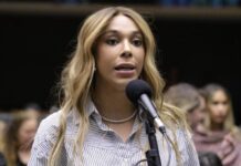 Erika e Sâmia acionam órgãos contra Tarcísio após ação da PM na USP Erika Hilton, que é uma mulher trans, consta no processo como “assistente de acusação"