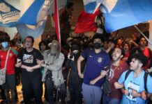 Estudantes da USP em greve invadem prédio da reitoria durante manifestação Estudantes da USP em greve invadem prédio da reitoria durante manifestação