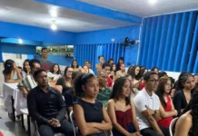 Estudantes de colégio estadual em Juazeiro lançam livro de poemas com histórias e memórias pessoais Portal Estado da Bahia