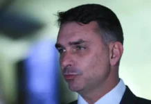 Flávio Bolsonaro critica Moraes após suspensão da Lei da Dosimetria no STF #Acesse Política