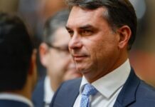 Flávio Bolsonaro diz que não há nada errado com filme sobre Jair Na imagem, o senador e pré-candidato à Presidência da República Flávio Bolsonaro