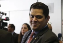 Flávio Dino suspende ação sobre suposta rachadinha envolvendo Davi Alcolumbre #Acesse Política