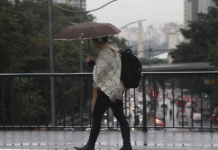 Frente fria avança sobre SP e traz chuva, ventos fortes e queda nas temperaturas Frente fria avança sobre SP e traz chuva, ventos fortes e queda nas temperaturas