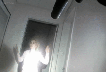 Imagens mostram momento da prisão de Deolane Bezerra em condomínio de luxo Imagens mostram momento da prisão de Deolane Bezerra em condomínio de luxo