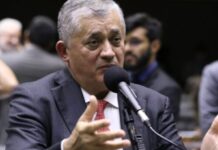 José Guimarães diz que “taxa das blusinhas” foi erro do governo Lula José Guimarães assumiu o Ministério das Relações Institucionais em abril de 2026, após a saída de Gleisi Hoffmann, que deixou o cargo para disputar o Senado pelo Paraná