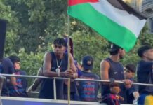 Lamine Yamal celebra título do Barcelona com bandeira da Palestina O jogador de futebol Lamine Yamal acenou para torcedores com a bandeira da Palestina na 2ª feira (11.mai.2026), ao comemorar a vitória do Barcelona no Campeonato Espanhol