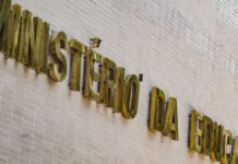 MEC enviará equipe de especialistas ao Acre após ataque em escola MEC enviará equipe de especialistas ao Acre após ataque em escola