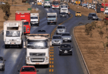 Mercado ilícito custa mais de R$ 107 bi por ano à indústria Caminhão estrada
