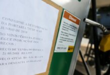 Óleo diesel cai pela 4ª vez em cinco semanas e acumula recuo de 4,5% Óleo diesel cai pela 4ª vez em cinco semanas e acumula recuo de 4,5%